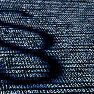 Binärcode mit einem großen Paragraphenzeichen in der Mitte des Bildes.